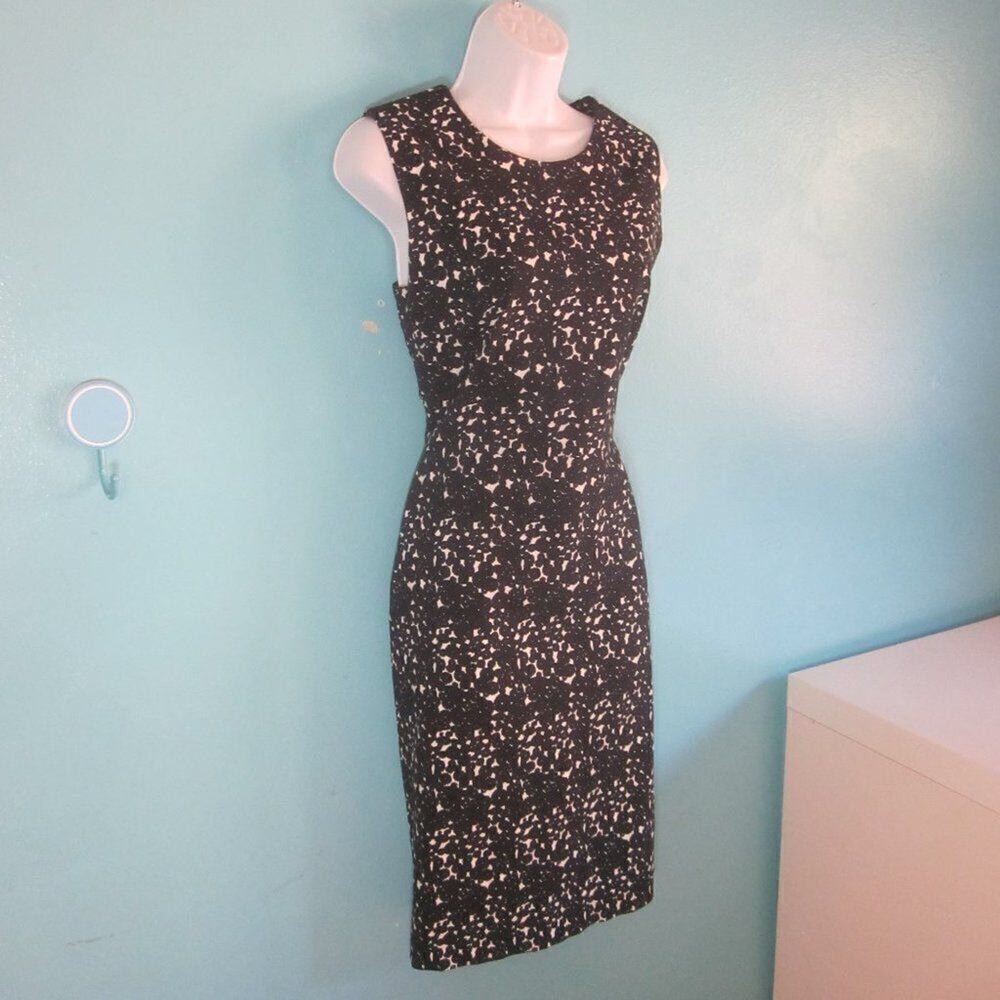 Margaret M Dress Womens Size M Black & White Stretch Shift with Rear Zipper